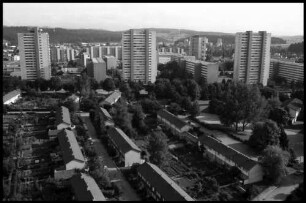 Bern, Bethlehem: Bebauung Hochhäuser und Reihenhäuser mit Garten, von Wohnung Theile