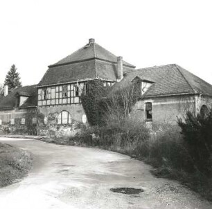 Böhlen-Großdeuben. Ehemaliges Gut (18./19. Jh.). Torhaus (um 1700/1710). Straßenansicht