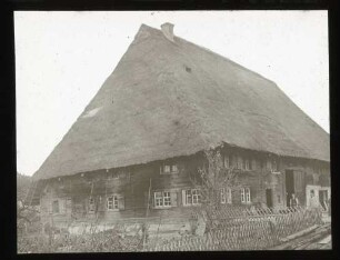 Bauernhaus mit Strohdach