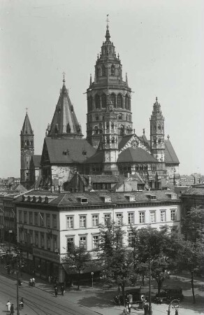 Mainz, Mainzer Dom : Mainz. Gutenbergplatz. Blick nach Südosten gegen den Dom St. Martin