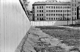 Mauerstreifen : Bernauer Straße, Ecke Schwedter Straße