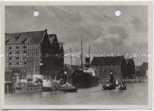 Danzig, Alte Speicher am Hafen