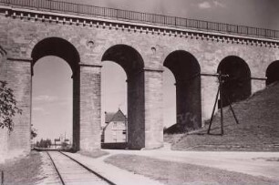 Bunzlau, Eisenbahnbrücke : Bunzlau (Boleslawiec/Polen). Eisenbahnbrücke über den Bober (Bobr). Ansicht mehrerer Gewölbe im Vorlandbereich am rechten Ufer