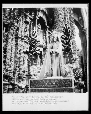 Weibliche Heiligen- und Votivfigur