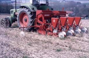 Fotografie: Säverfahren, Einzelkornsaat, Mais, Mulchsaat, Reihendüngung, Zwischenfrucht, Gitterrad