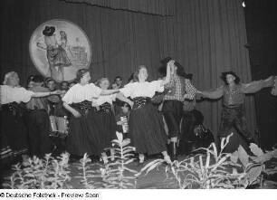 Aufführung eines Volkstanzes