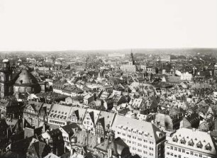 Frankfurt am Main, Stadtansicht : Frankfurt (Main). Blick vom Domturm über die Stadt nach Nordwesten mit Paulskirche und Liebfrauenkirche nach Nordwesten