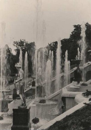 St. Petersburg. Schloß Peterhof (1714/1723). Wasserspiele im Park