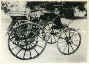 Der erste Kraftwagen von Gottlieb Daimler aus dem Jahre 1886