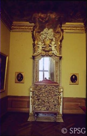 Berlin, Schloss Charlottenburg, Altes Schloss, Ostflügel, Kabinett, R. 132, Kaminwand mit Kamin.