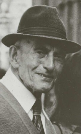 Porträt des Fotografen Berthold Kegebein mit Hut : Porträt des Fotografen Berthold Kegebein mit Hut. Güstrow