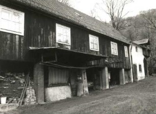 Cossebaude-Niederwartha, Tännichtgrundstraße 18. Alte Hofemühle (1851/1900). Zwei Gewerbegebäude