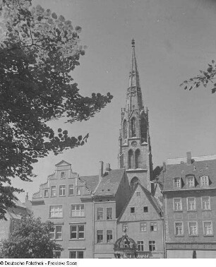 Blick auf den Turm der Stadtkirche St. Maximi