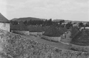 Lager italienischer Kolonialsoldaten : Blick auf ein Lager italienischer Kolonialsoldaten bei der Stadt Asmara.