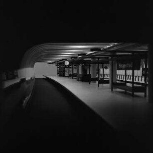 Wettbewerb U-Bahnhof Blissestraße (nicht realisiert), 1. Preis – Gesamtmodell, Innenansicht (Modell geschlossen, beleuchtet). Berlin-Wilmersdorf