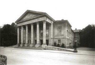 Meiningen, Staatstheater : Meiningen. Landestheater. Ansicht von Südwesten