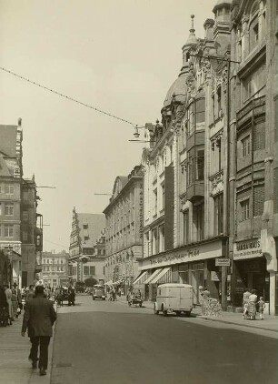 Leipzig. Grimmaische Straße : Leipzig. Grimmaische Straße mit Blick auf den Südgiebel des Alten Rathauses