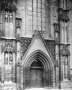 Brandenburg, St. Katharina, Portal an der Südseite