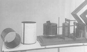 Aneroid-Barograph von Fuess, mit 11 Dosen : Technikgeschichte | Physik | Mechanik | Messung des Luftdruckes | Barometer und Barographen