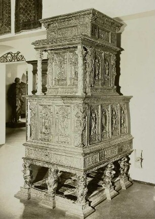 Kachelofen : Grüner Kachelofen, grün lasiert. Verwalter, Kunstgewerbemuseum Dresden