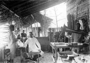 Nkolentangan, Weihnachten 1907 : sitzend: G. Tessmann