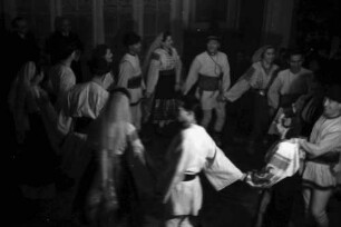 Bukarest: Rumänische Folkloretanzgruppe