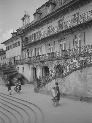 Dresden. Schloss Pillnitz, Wasserpalais und Große Freitreppe zur Elbe