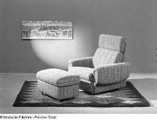 Sessel mit Hocker (Modell EW 3179)