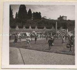 Florenz, Staatsbesuch Adolf Hitlers in Italien vom 02. bis 10. Mai 1938, Toskanische Fahnenschwinger in den Boboligärten
