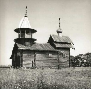 Kischi im Onegasee (Karelien), Freilichtmuseum. Erzengel-Michael-Kapelle aus Lelikozero (2. H. 18. Jh.). Ansicht von Süden