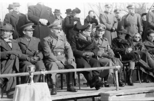 Bukarest: Ankunft der Kunstläuferinnen, erste Veranstaltung, Tribüne, mit Gesandter von Killinger
