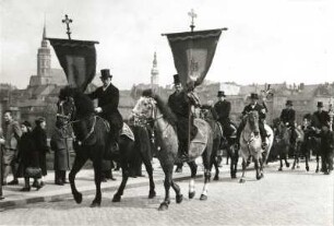 Bautzen. Osterreiter auf der Friedensbrücke