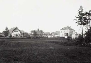 Zinnwald-Georgenfeld, Ortsteilansicht : Zinnwald-Georgenfeld. Ortsteilansicht an der Teplitzer Straße mit Huthaus "Grube Reicher Trost". Blick nach Süden