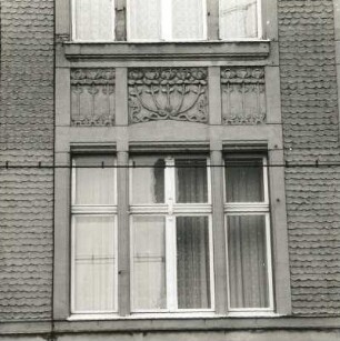 Cottbus, Friedrich-Ebert-Straße 39. Wohn-und Geschäftshaus (um 1905). Fenster (1. OG)