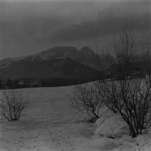 Zakopane. Häuser vor Bergen der Hohen Tatra