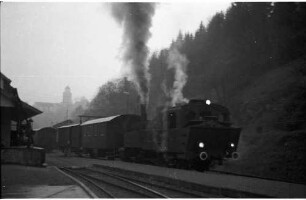 Bahnhof Haigerloch, Lok 21, Güterzug mit Personenbeförderung GmP 302; bis September 1962 letzter planmäßiger Dampfzug bei der Landesbahn