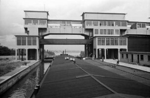 Kembs: Schleusentor, Nordseite
