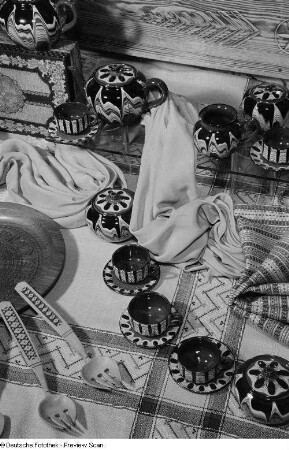 Kunsthandwerkliche Exponate der bulgarischen Sektion der Leipziger Frühjahrsmesse