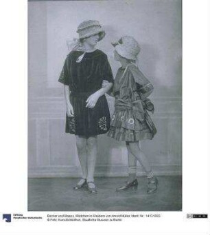 Mädchen in Kleidern von Arnold Müller