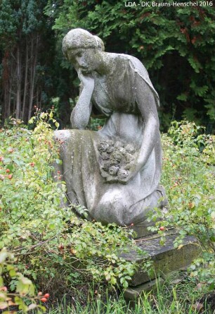 "Trauernde" (Skulptur); Berlin, Friedrichshain-Kreuzberg