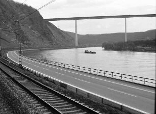Winningen: Strecke mit Moselautobahnbrücke bei Winningen