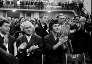 Donaueschingen: Donaueschinger Musiktage; klatschendes Publikum