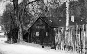 Wilsdruff-Grund. Hintere Mühle oder Obermühle, ehem. Sägemühle (links), Mühlengebäude (rechts)
