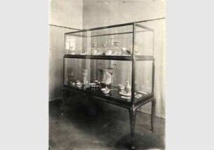 Aufstellung der Antikensammlung im Alten Museum, Antiquarium, Saal 4, Schrank des Hildesheimer Silberfundes