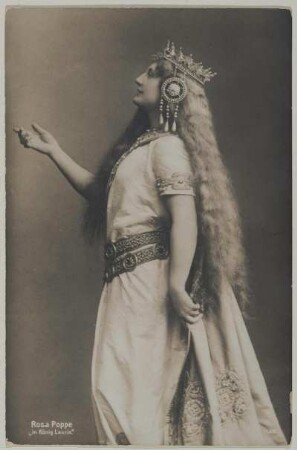 Rosa Poppe als Prinzessin Similde in "König Laurin". Fotografie (Weltpostkarte mit gedrucktem Namenszug). Um 1895