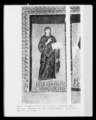 Metrische Inschrift gerahmt von der Ecclesia ex gentibus und der Ecclesia ex circumcisione