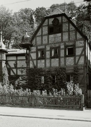 Dresden-Loschwitz, Grundstraße 26. Leonhardi-Museum (Rote Amsel) (Umbau 1880)