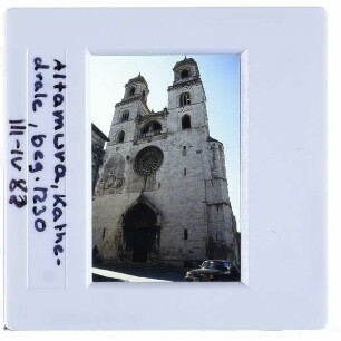 Altamura, Dom S. Maria Assunta : Hauptfassade
