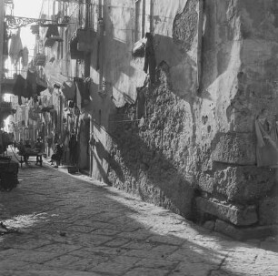 Pozzuoli, Alltagsleben in einer Straße in der Altstadt
