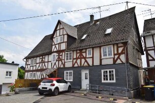 Fachwerkwohnhaus; Haiger, Backhausberg 14, Mittelstraße 30, Mittelstraße 28
